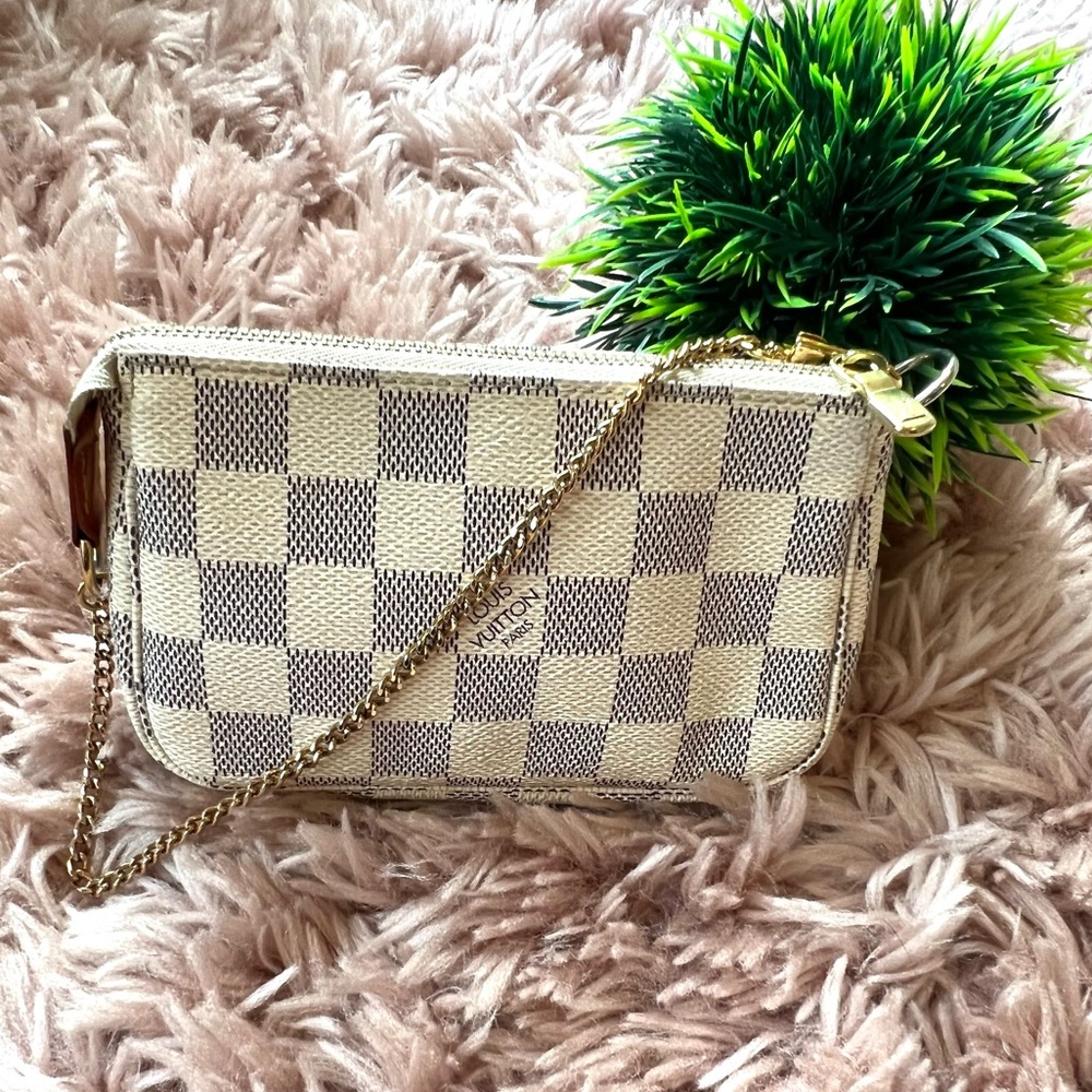Louis Vuitton azur mini pochette